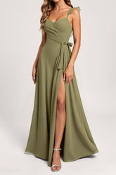 Olive Langes Chiffon Brautjungfernkleid in A-Linie mit Rüschen und Schlitz